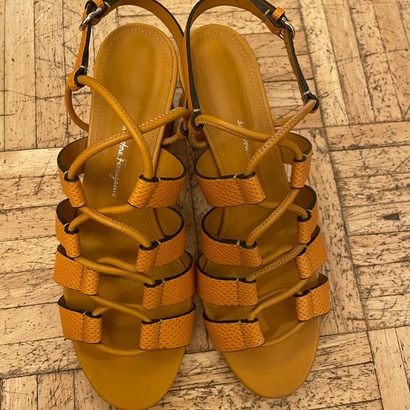 Salvatore Ferragamo block Like new worn 2x